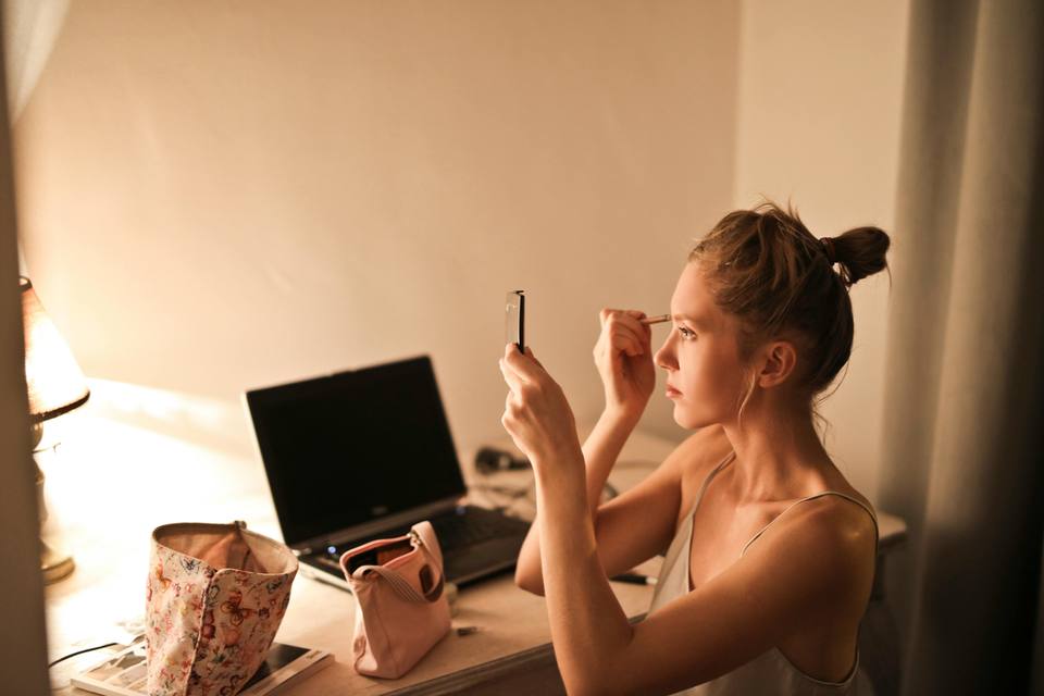 https://example.com/image-of-combination-brows.jpg