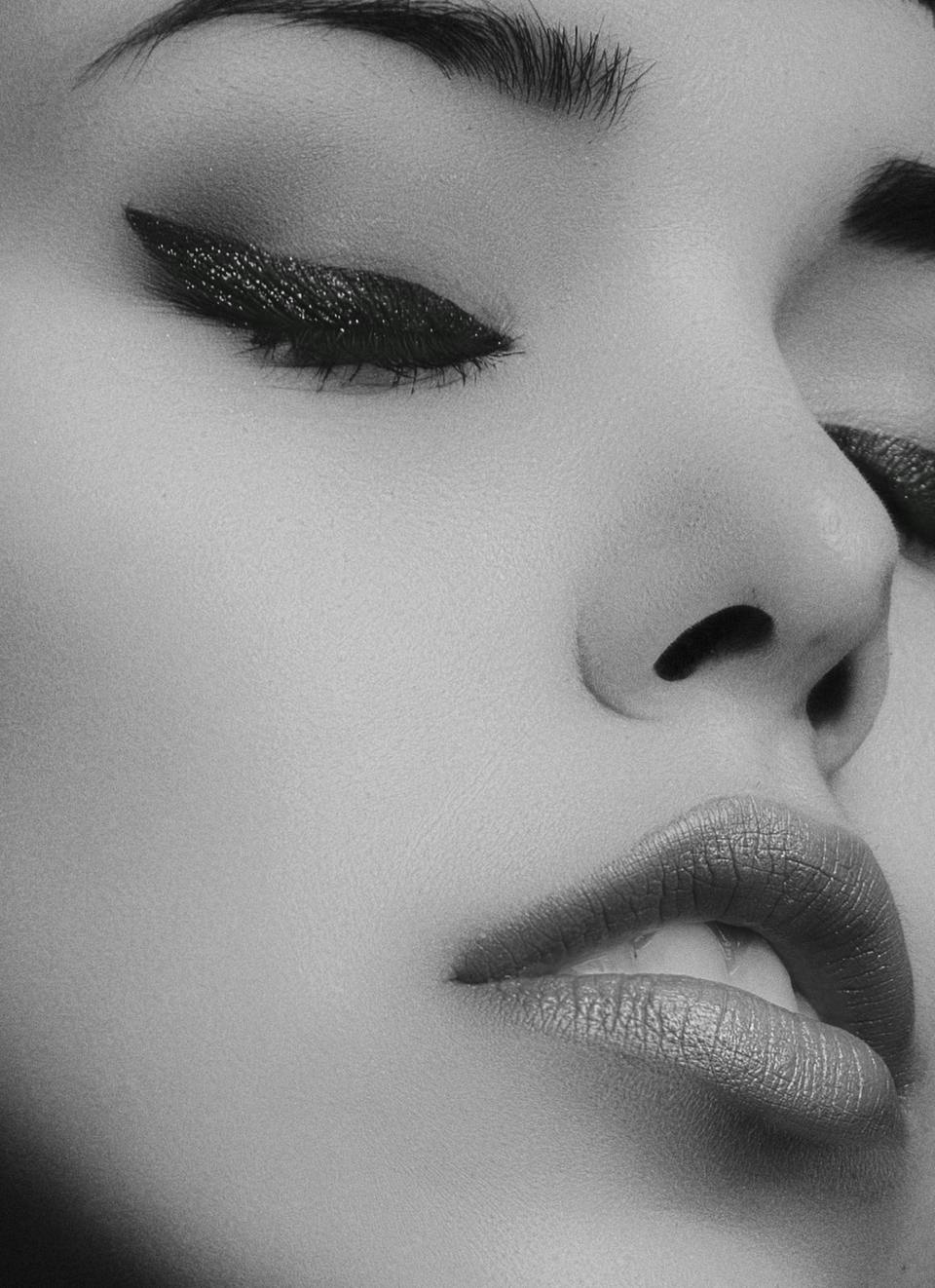 https://example.com/benefits-eyebrow-microblading-training.jpg